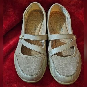 Skechers Women's Beige/Taupe Casual Mary Jane Flats